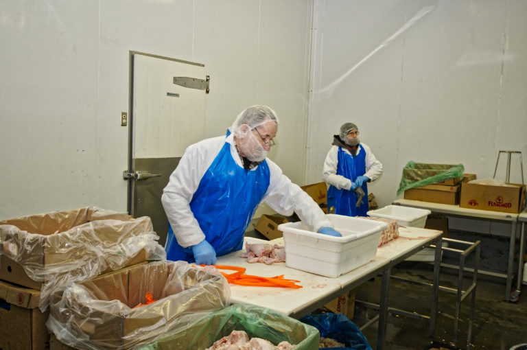 DesautelsFoods_ChickenCuttingRoom3